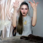 Новая выставка Дарьи Пополитовой застрагивает темы ксенофобии, сексизма и одинокой старости
